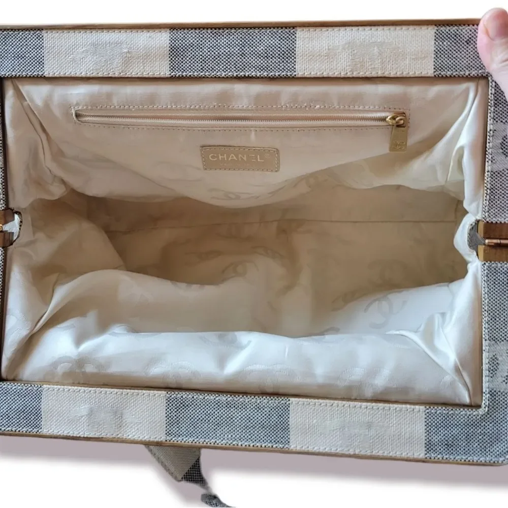 CHANEL Cream and Gray Striped Canvas Shoulder Bag with Wooden Frame - Picture 14 of 15